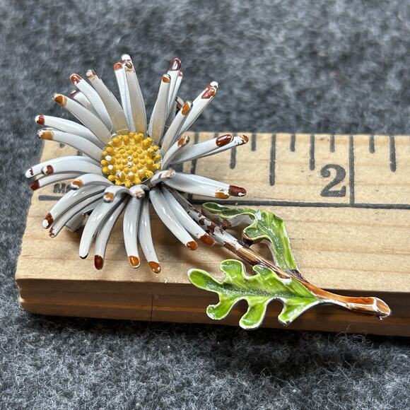 Vintage Enameled Flower Brooch 3D Daisy Pin White Yellow Green AS-IS - Picture 1 of 2